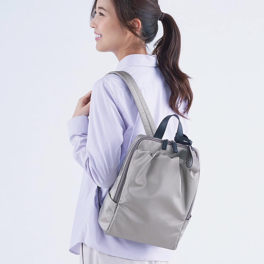 PELLE BORSA/ペレボルサ〈チアーズ〉ギャザーリュックＭ ディノスANAmall店