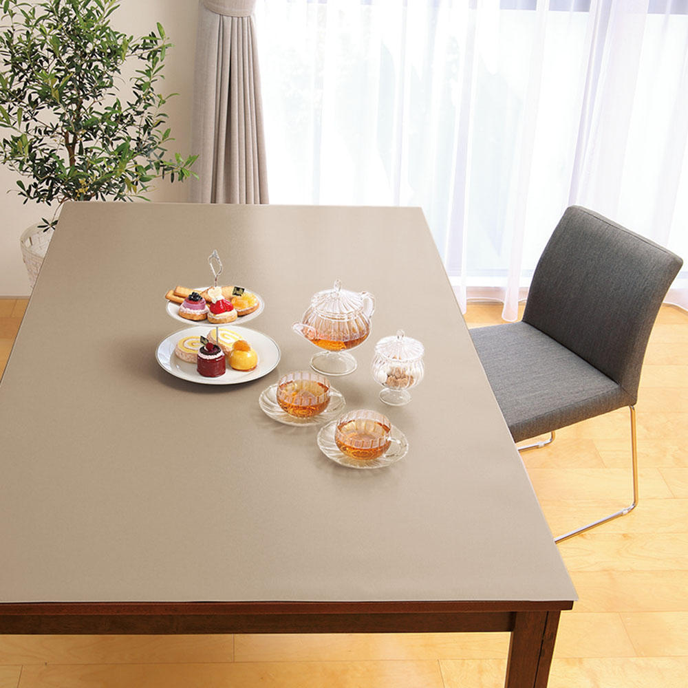 2024正規品テーブルマット 90×120cm 色-グレイッシュブラウン /国産 日本製 本革風 撥水 防汚 水拭き可能 フリーカット 床暖房対応 テーブルクロス